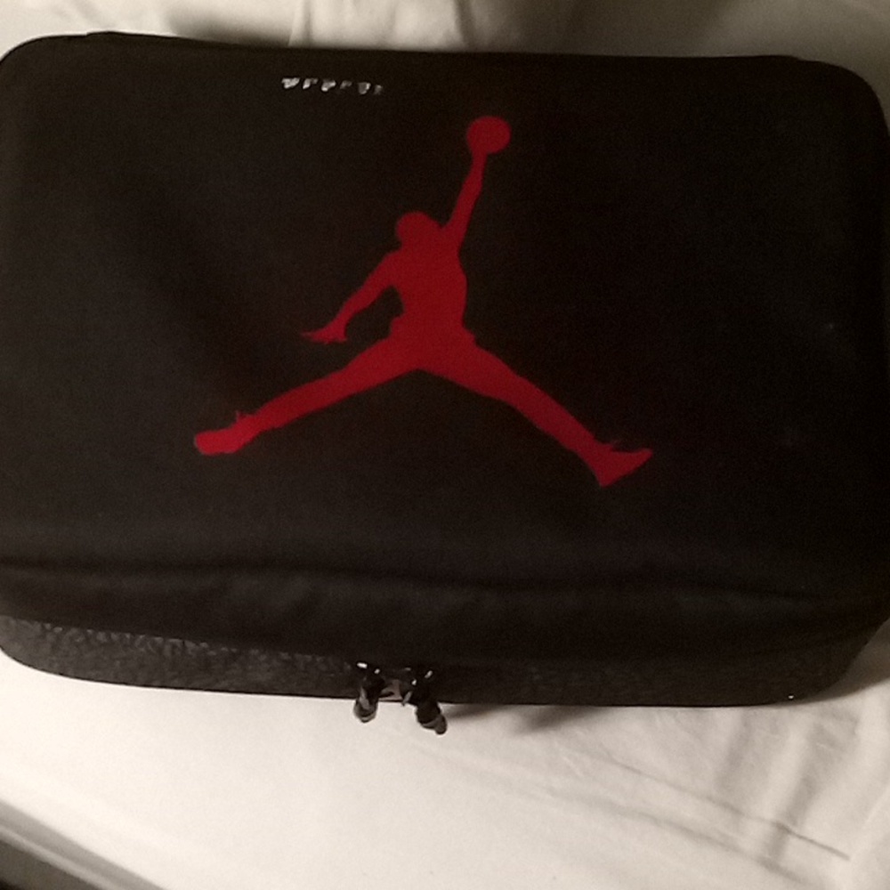 8 Jordan Shoe Carriers